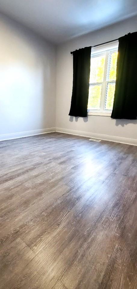 450 Victoria Street South #2 - Photo 5 of 8