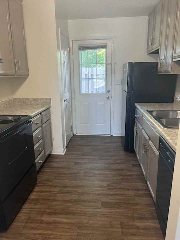 37 Flats - Photo 3 of 10