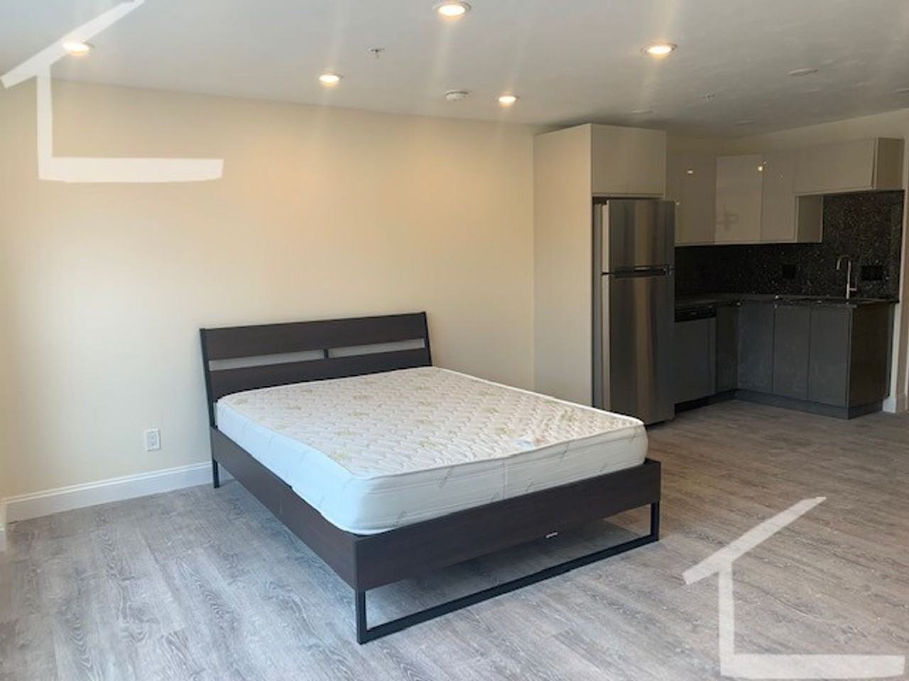 1028 Commonwealth Ave - Photo 5 of 16