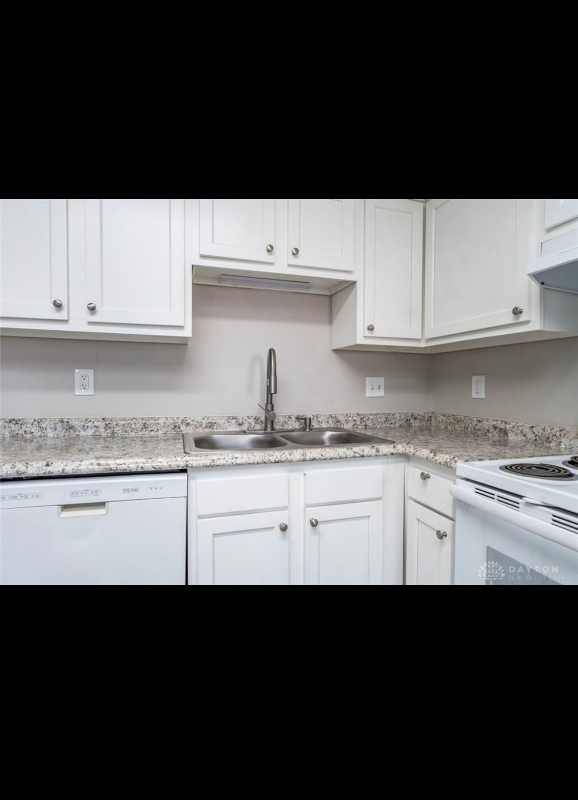 45 Edgebrook Drive #2 - Photo 4 of 12