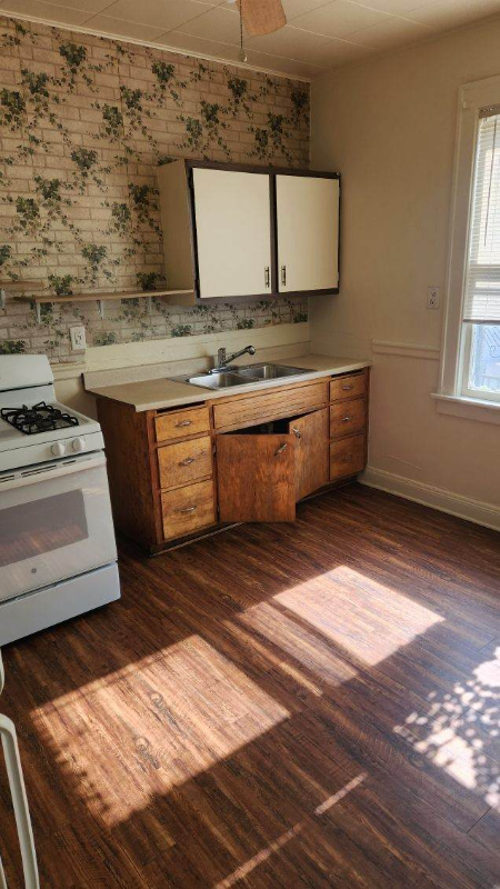 1635 S 32nd St - Photo 3 of 9