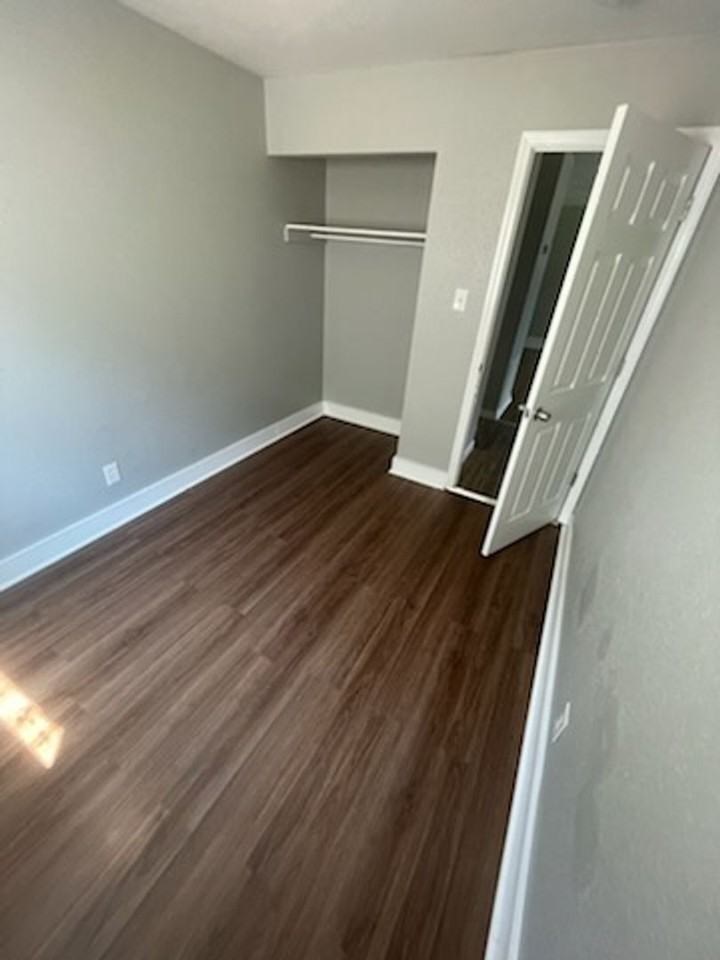 51 Saint Gregory Dr - Photo 6 of 8