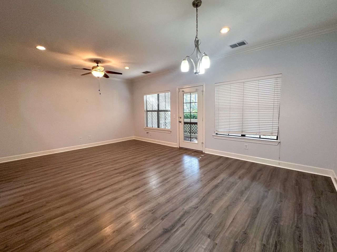 104 Southhaven Cir - Photo 3 of 28