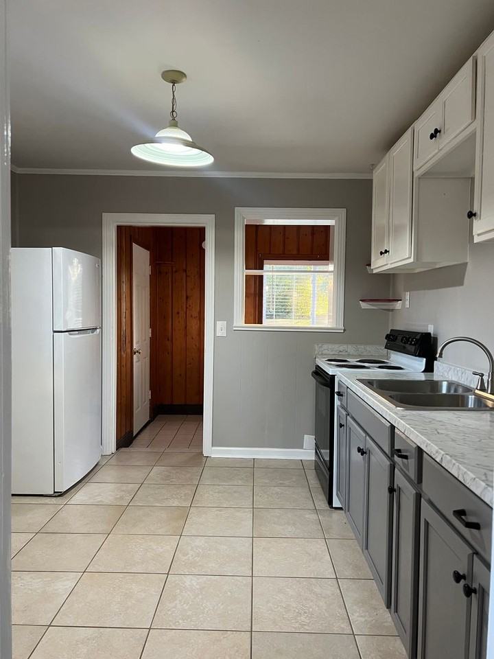 122 Forest Ave - Photo 3 of 20