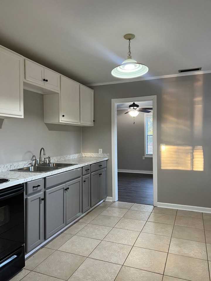 122 Forest Ave - Photo 7 of 20