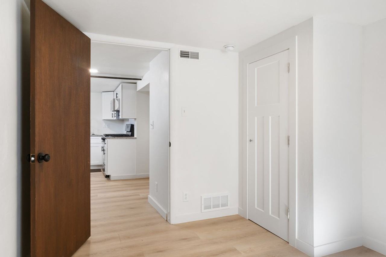 496 Emery Ave - Photo 3 of 17