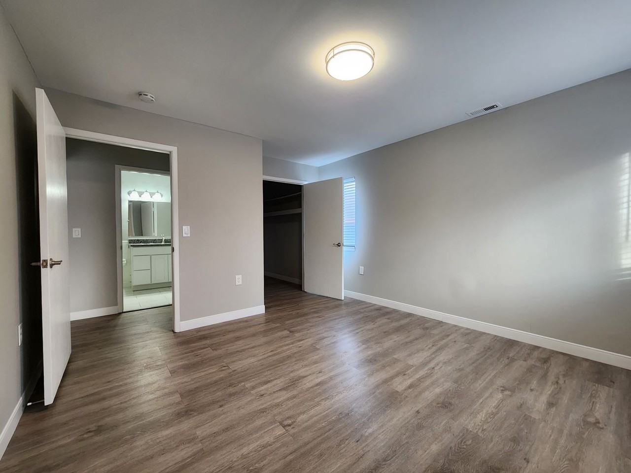 Woodhues Apartments - Photo 6 of 13