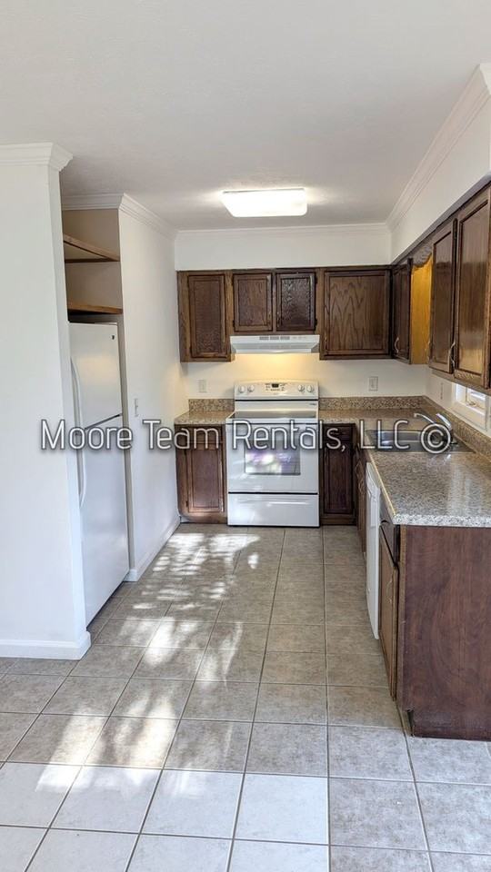 519 E Blue Ridge Rd - Photo 4 of 21