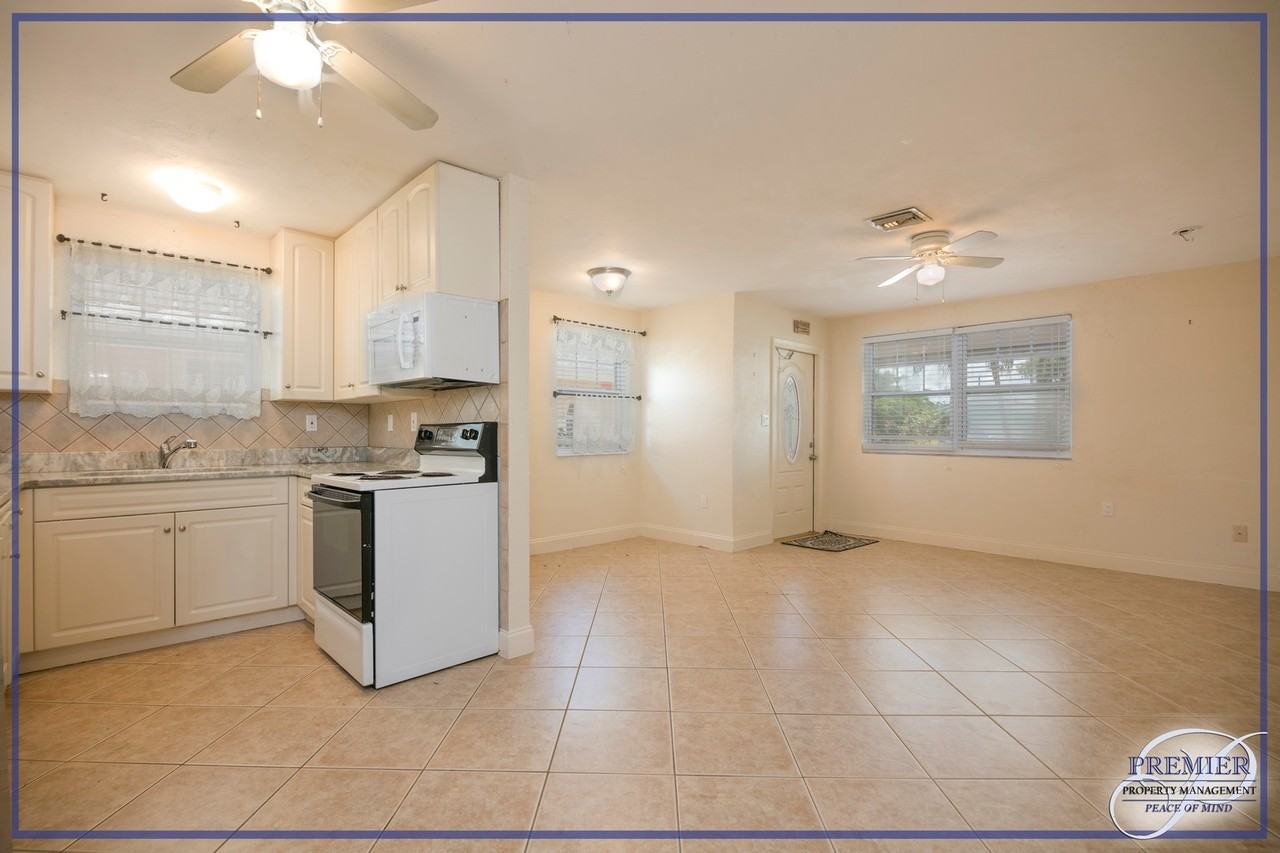 742 109th Ave N - Photo 3 of 17