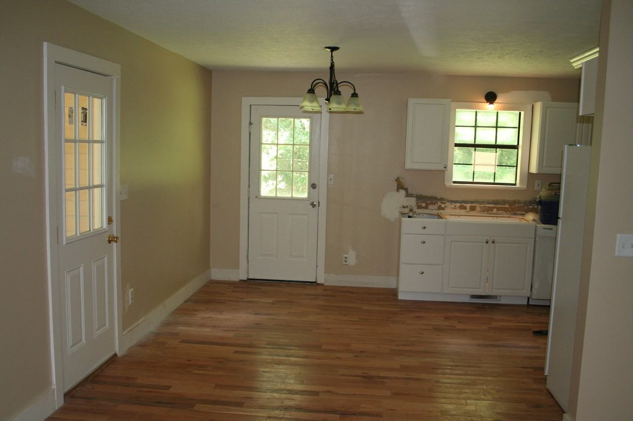 115 Westminster Dr - Photo 3 of 11