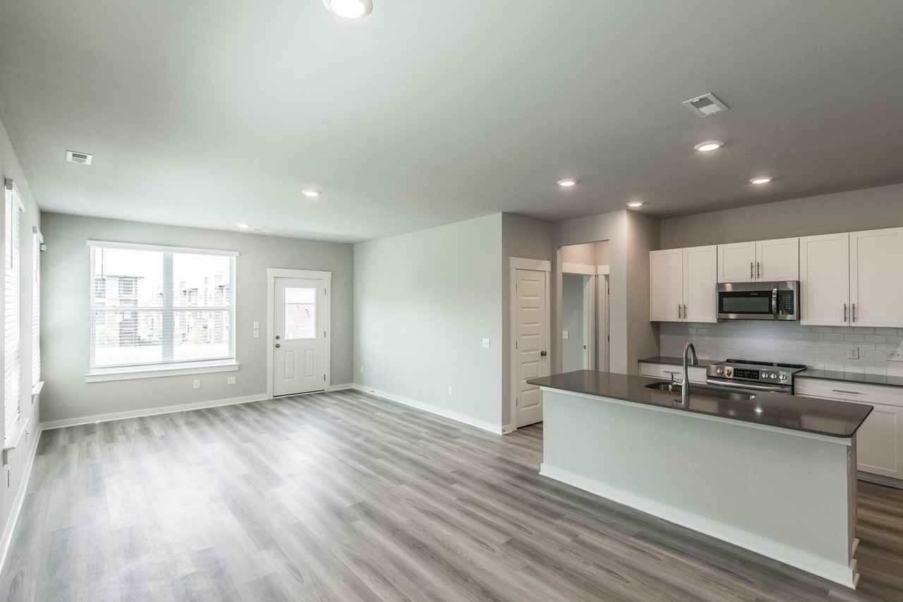 3111 Lamond Dr - Photo 3 of 16
