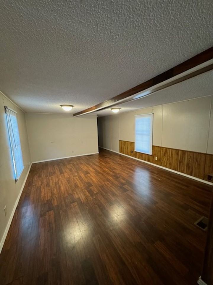 103 Waldrop Rd - Photo 2 of 8
