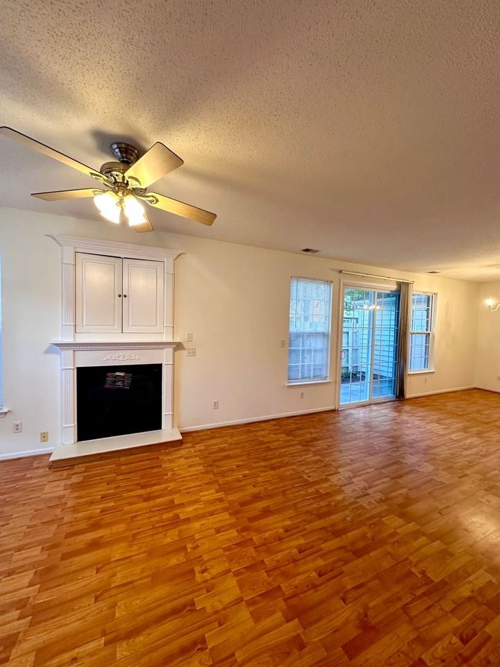 2124 Pateshall Ct - Photo 4 of 26