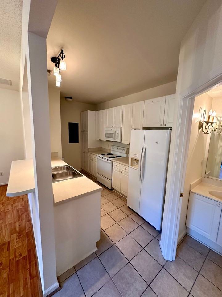2124 Pateshall Ct - Photo 6 of 26
