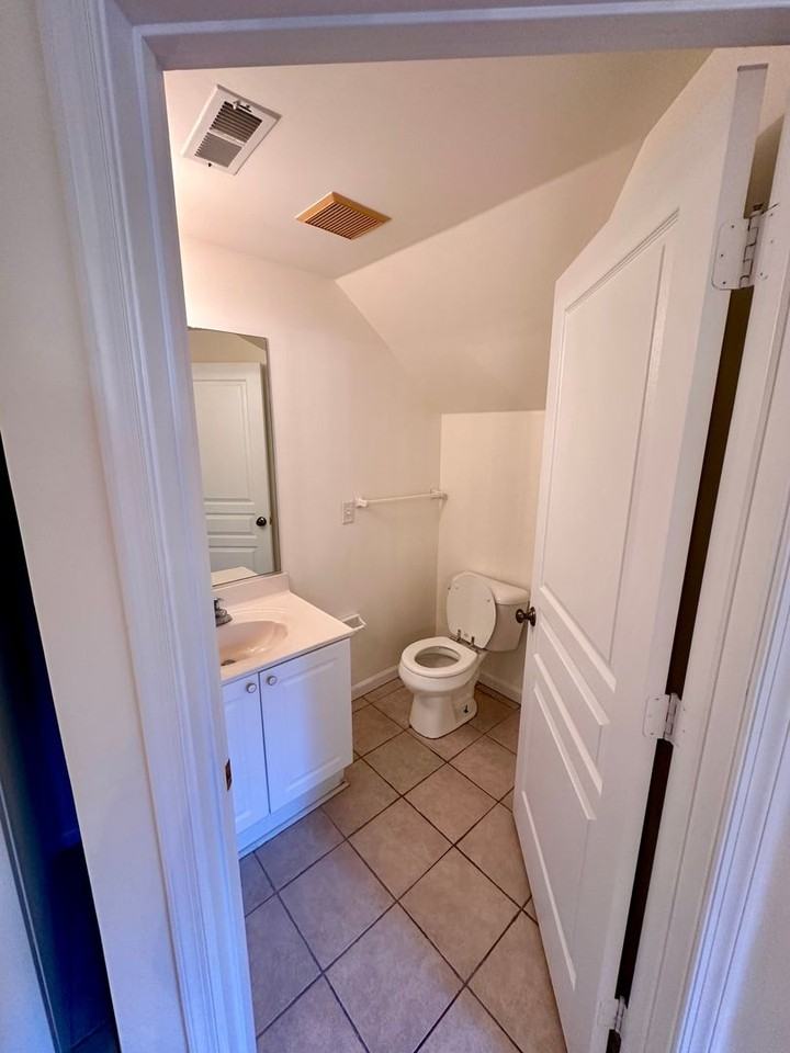 2124 Pateshall Ct - Photo 7 of 26