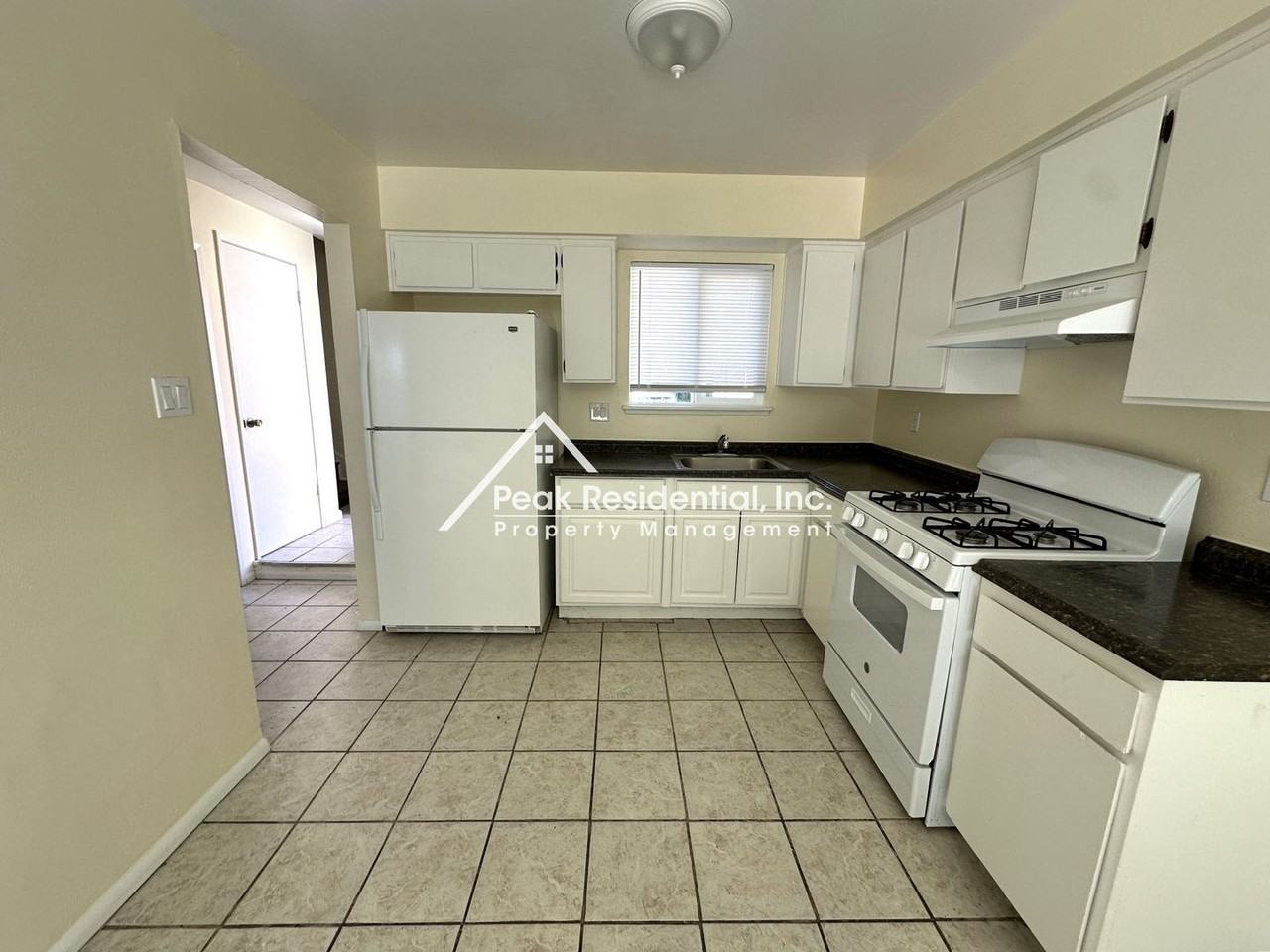 10262 Mills Station Rd - Photo 5 of 21