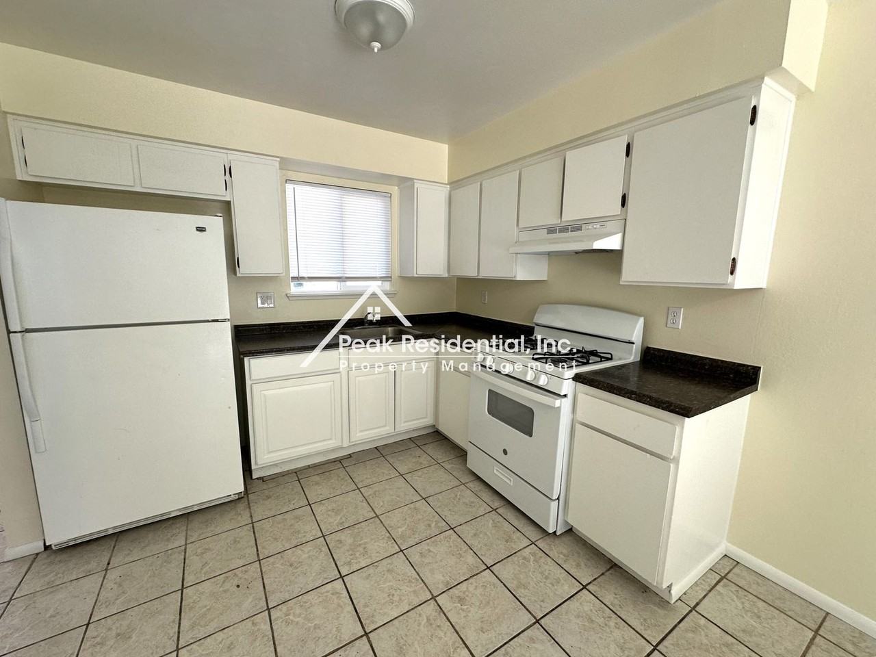 10262 Mills Station Rd - Photo 6 of 21