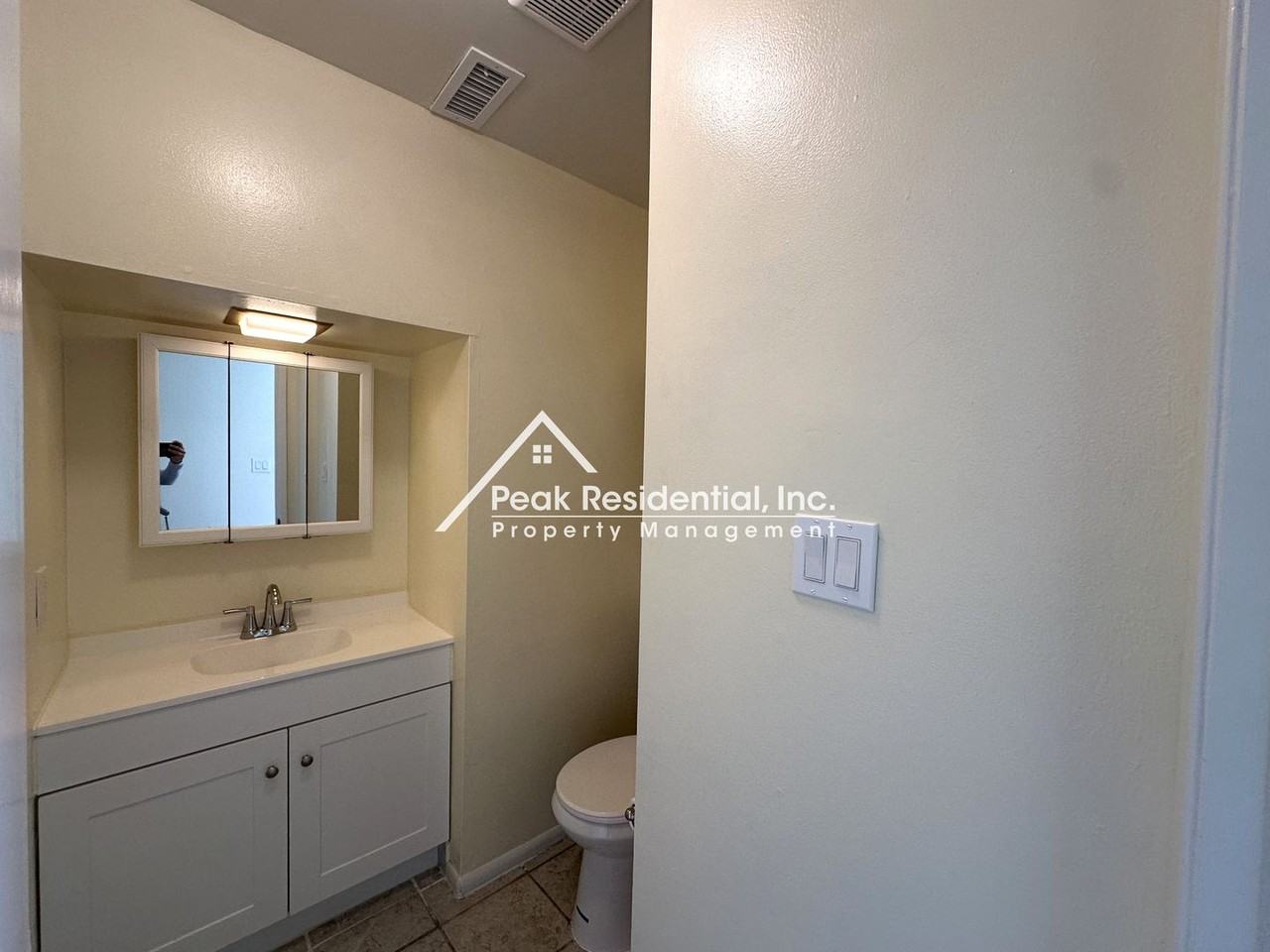 10262 Mills Station Rd - Photo 7 of 21