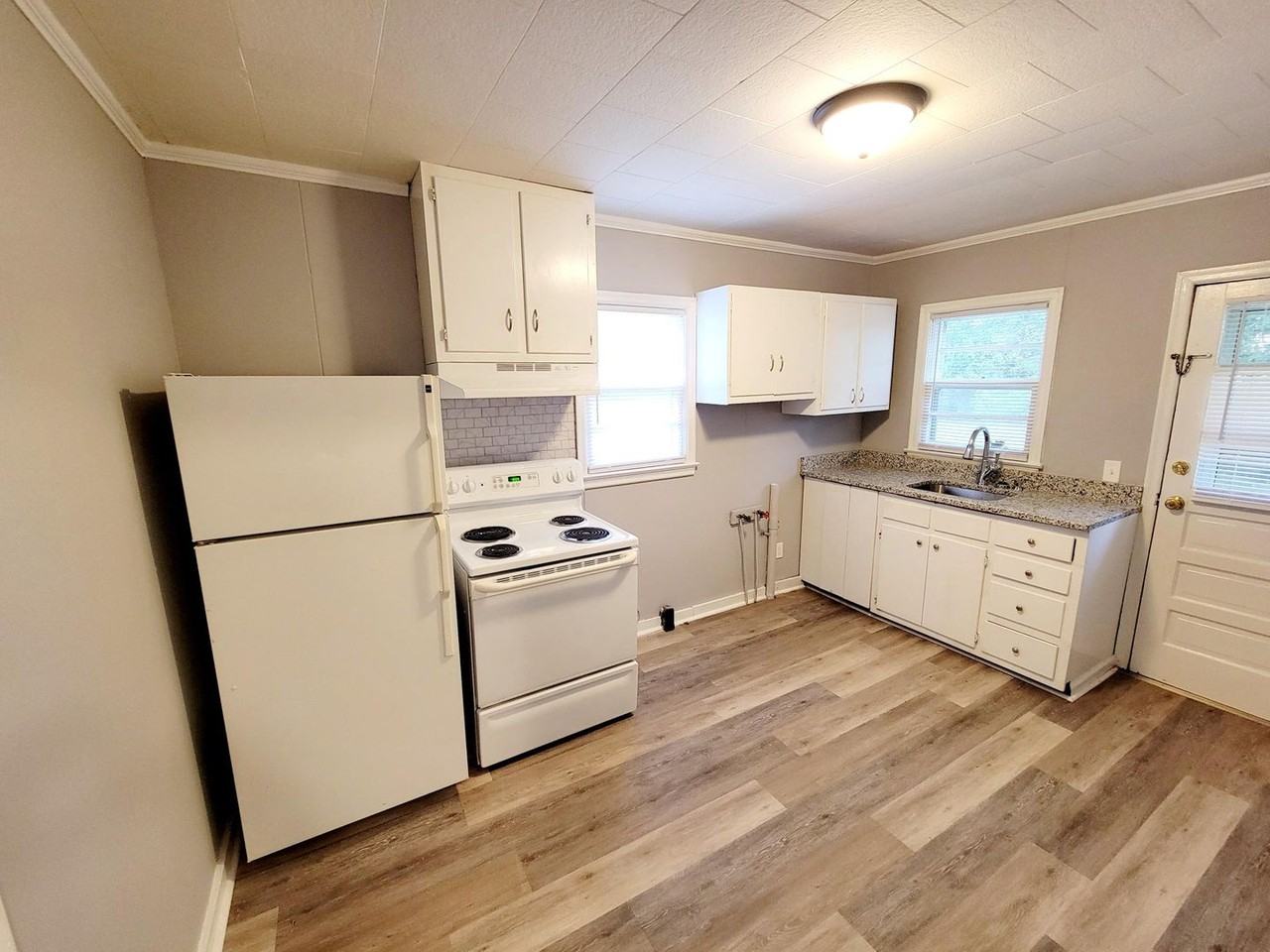 1211 Ava Street - Photo 3 of 16