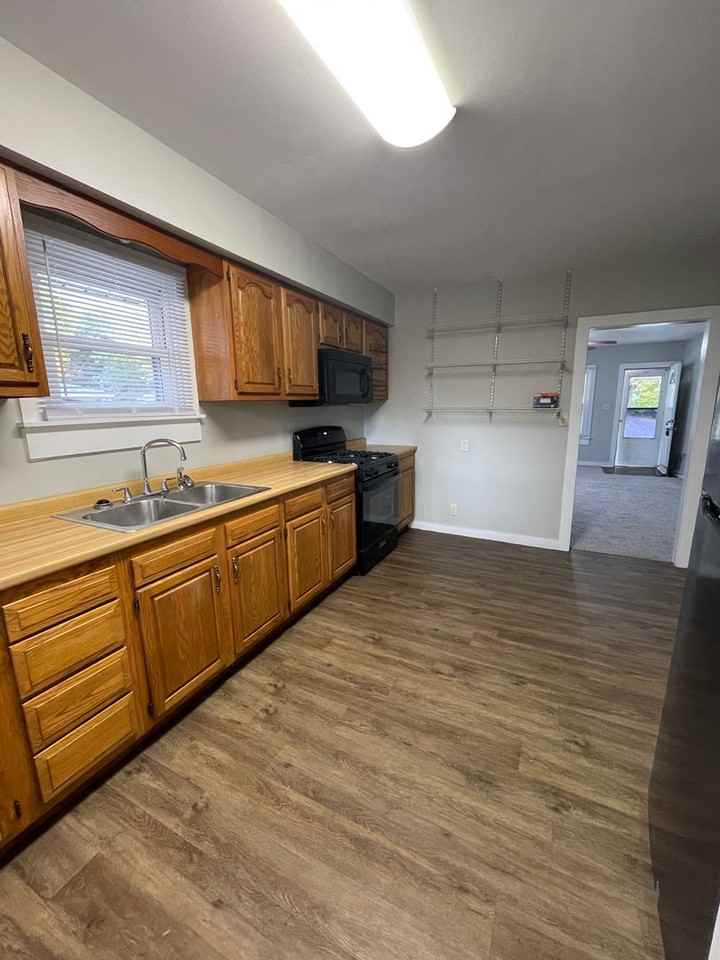 1910 N 16th St - Photo 2 of 12