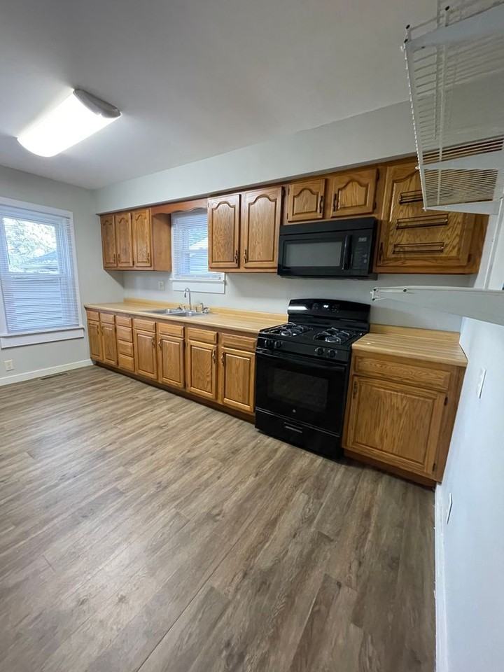 1910 N 16th St - Photo 3 of 12