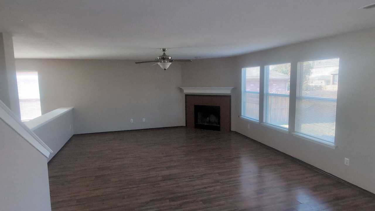 6125 Shad Dr - Photo 3 of 14