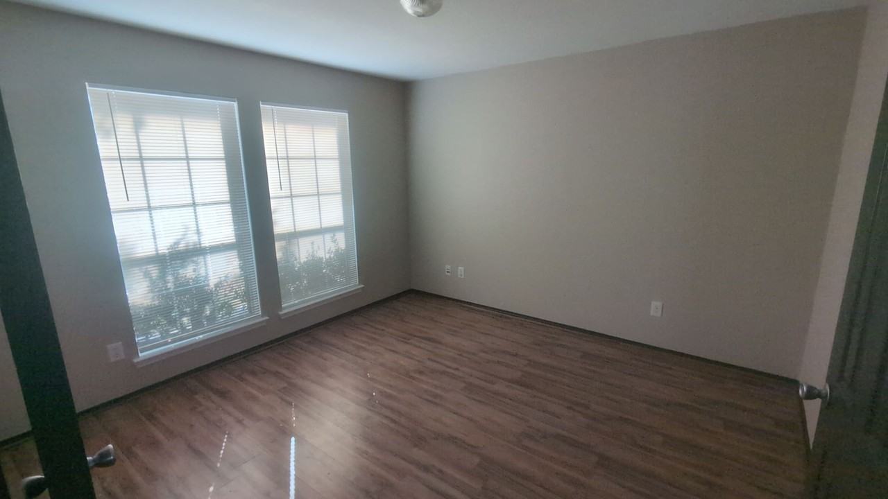 6125 Shad Dr - Photo 4 of 14