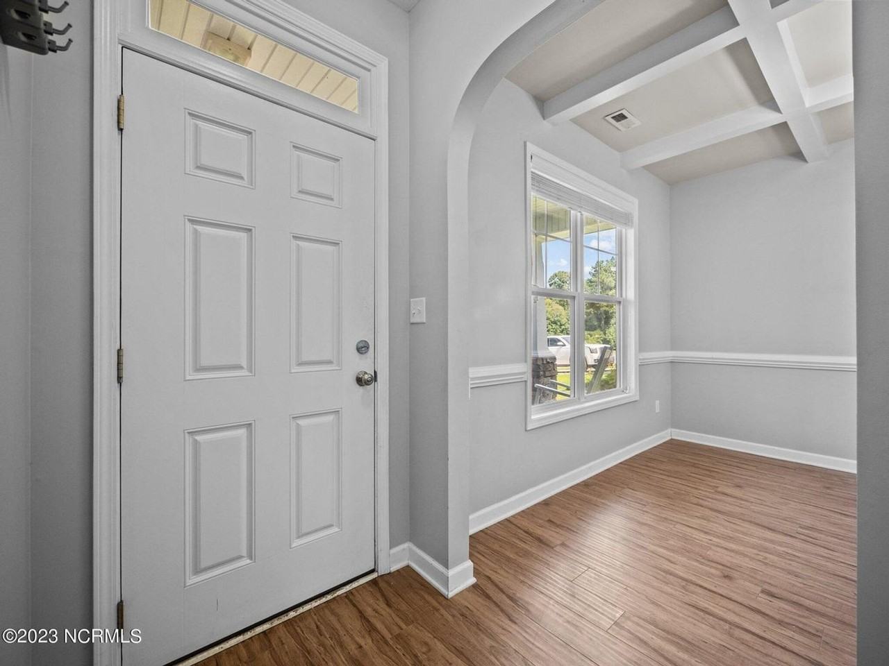 113 Katrina St - Photo 2 of 33