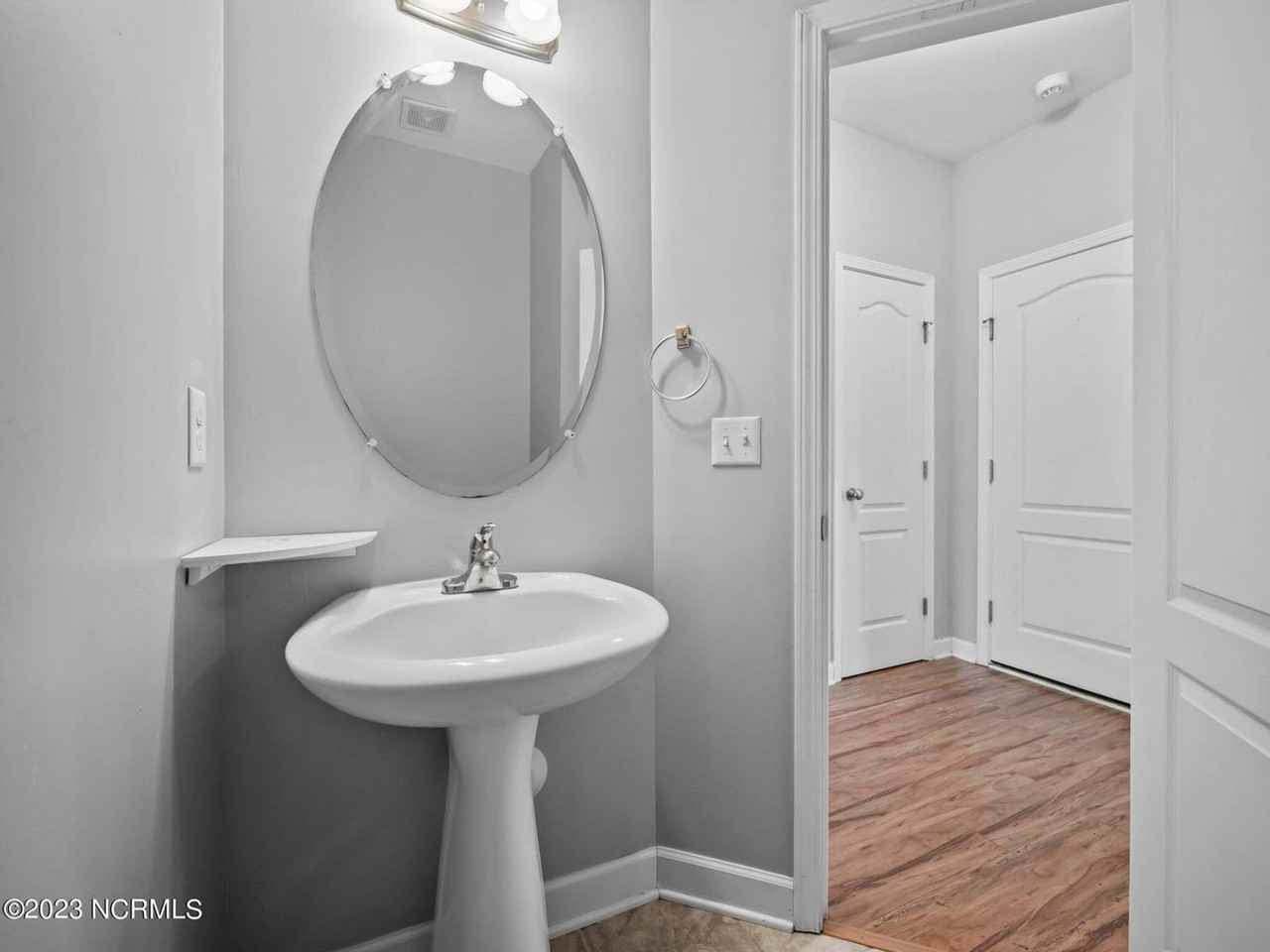 113 Katrina St - Photo 4 of 33