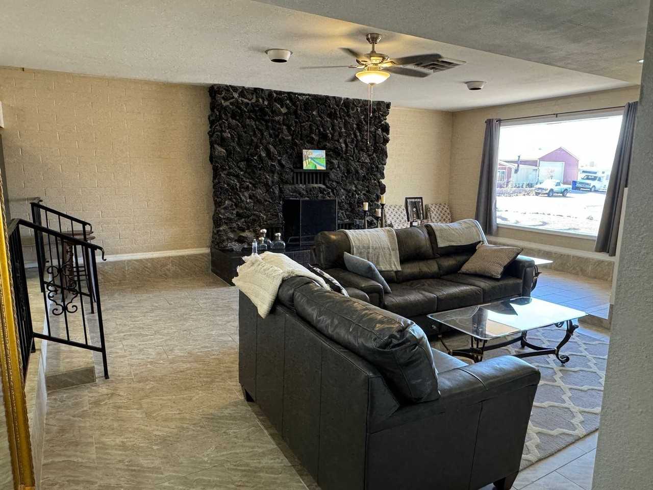 1398 Tonto Dr - Photo 5 of 36