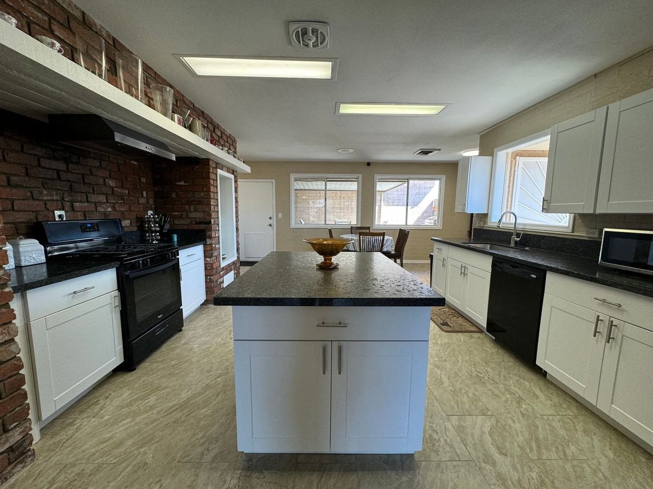 1398 Tonto Dr - Photo 6 of 36