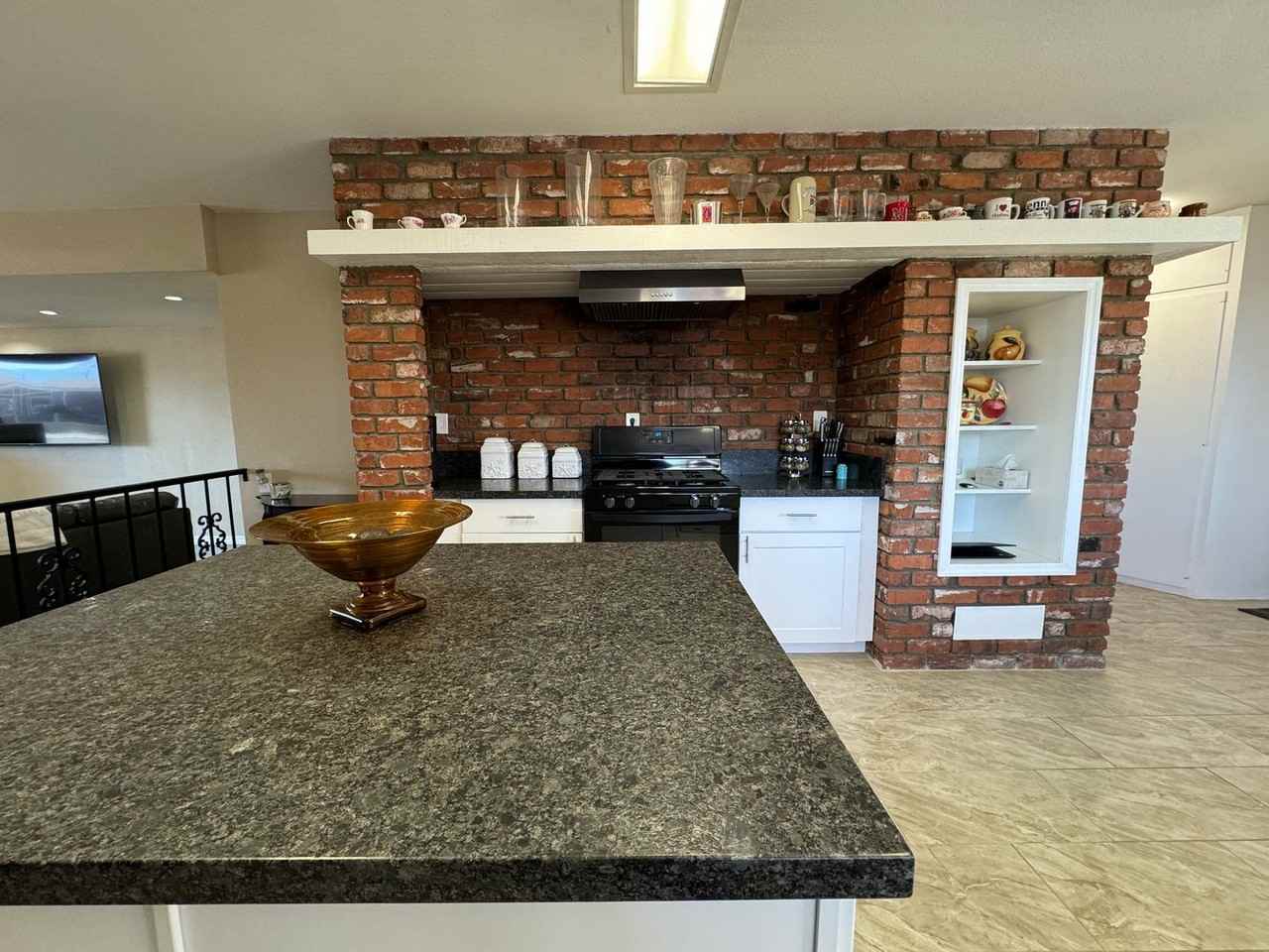 1398 Tonto Dr - Photo 7 of 36