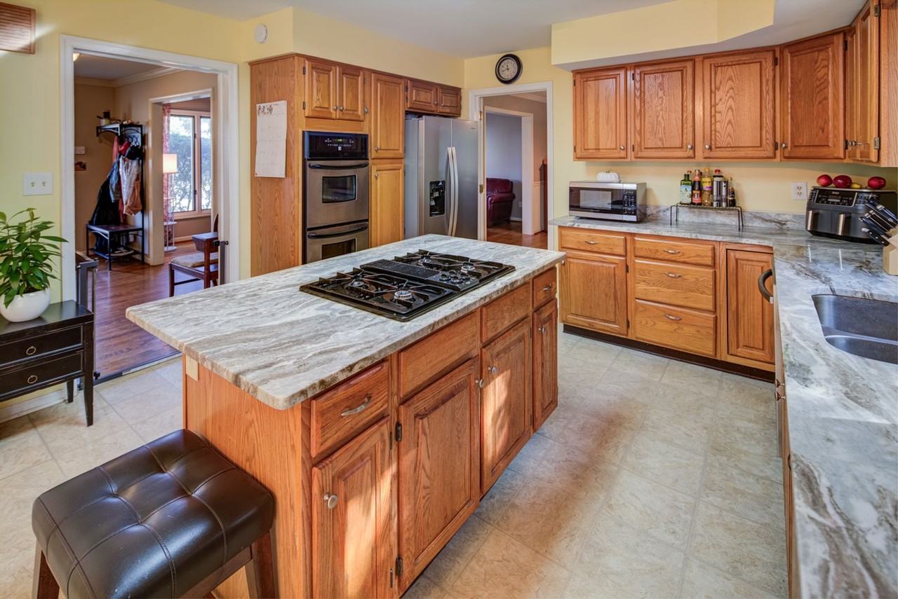 727 Letitia Dr - Photo 3 of 24