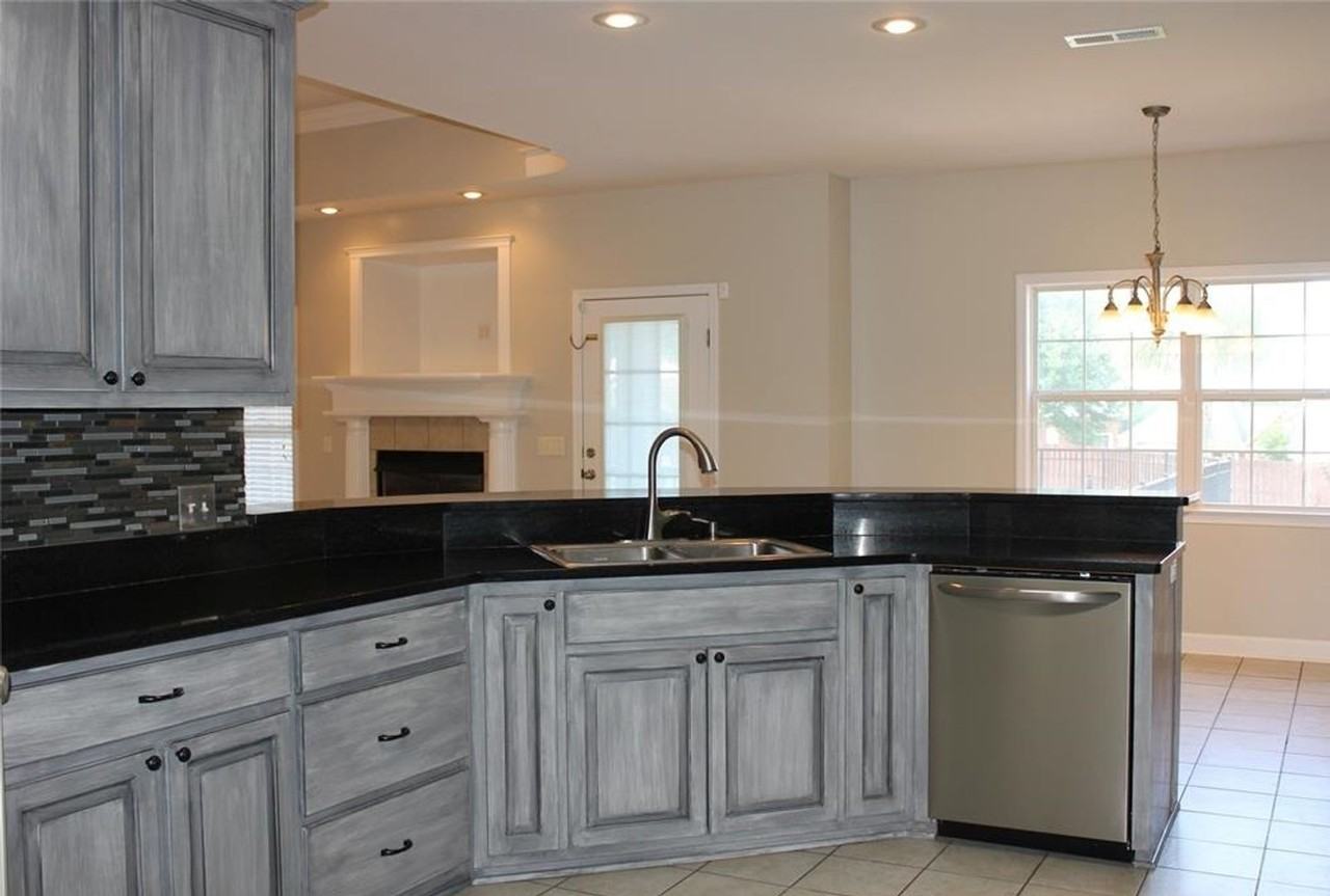 105 Frisco Ln - Photo 2 of 15
