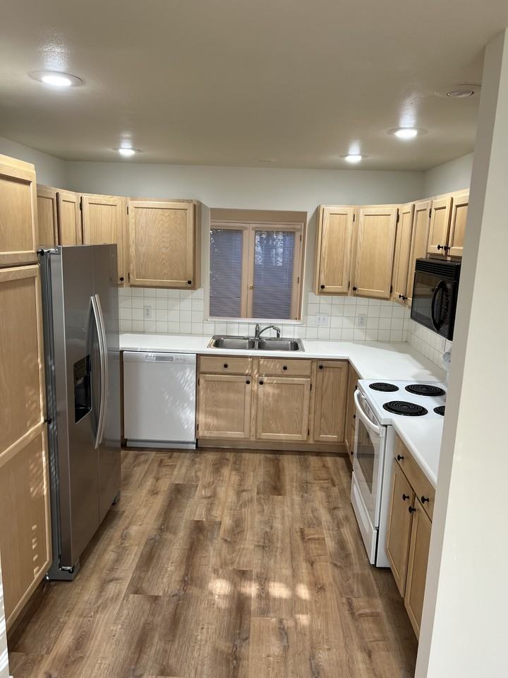 433 Webster Ave #NA - Photo 3 of 13