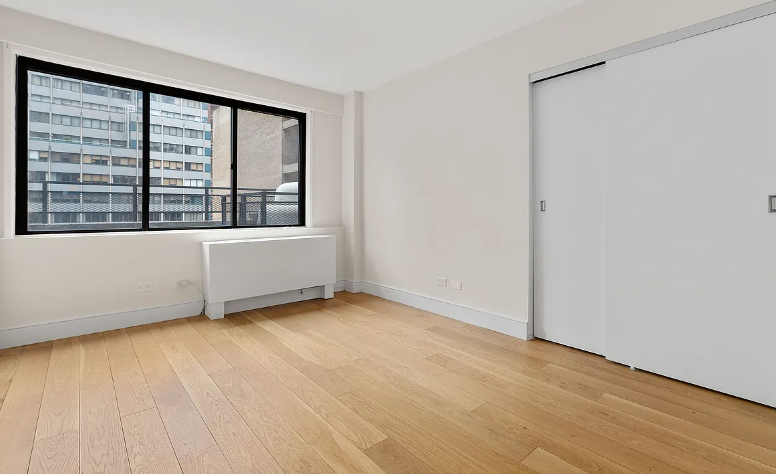 234 E 40th St #PH3 - Photo 4 of 10