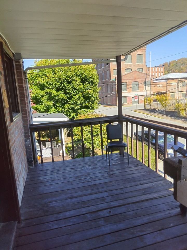 308 N 6th St #C - Photo 2 of 16