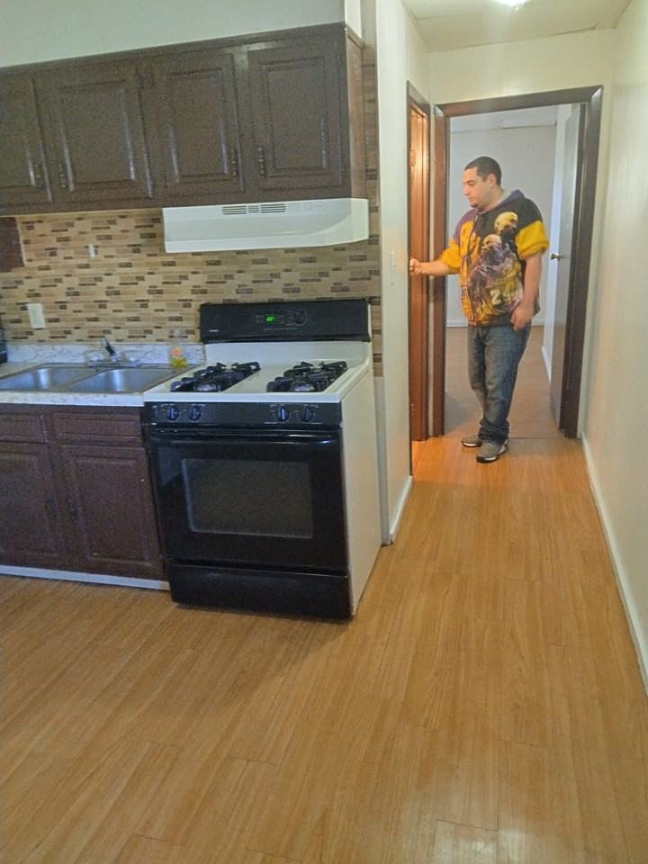 308 N 6th St #C - Photo 3 of 16