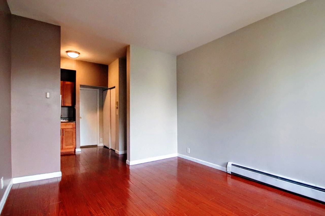 25 Clinton Street - Photo 7 of 10