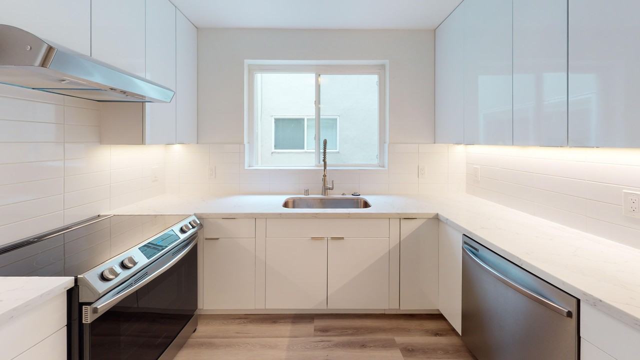 2028 Scott Street - Photo 6 of 11