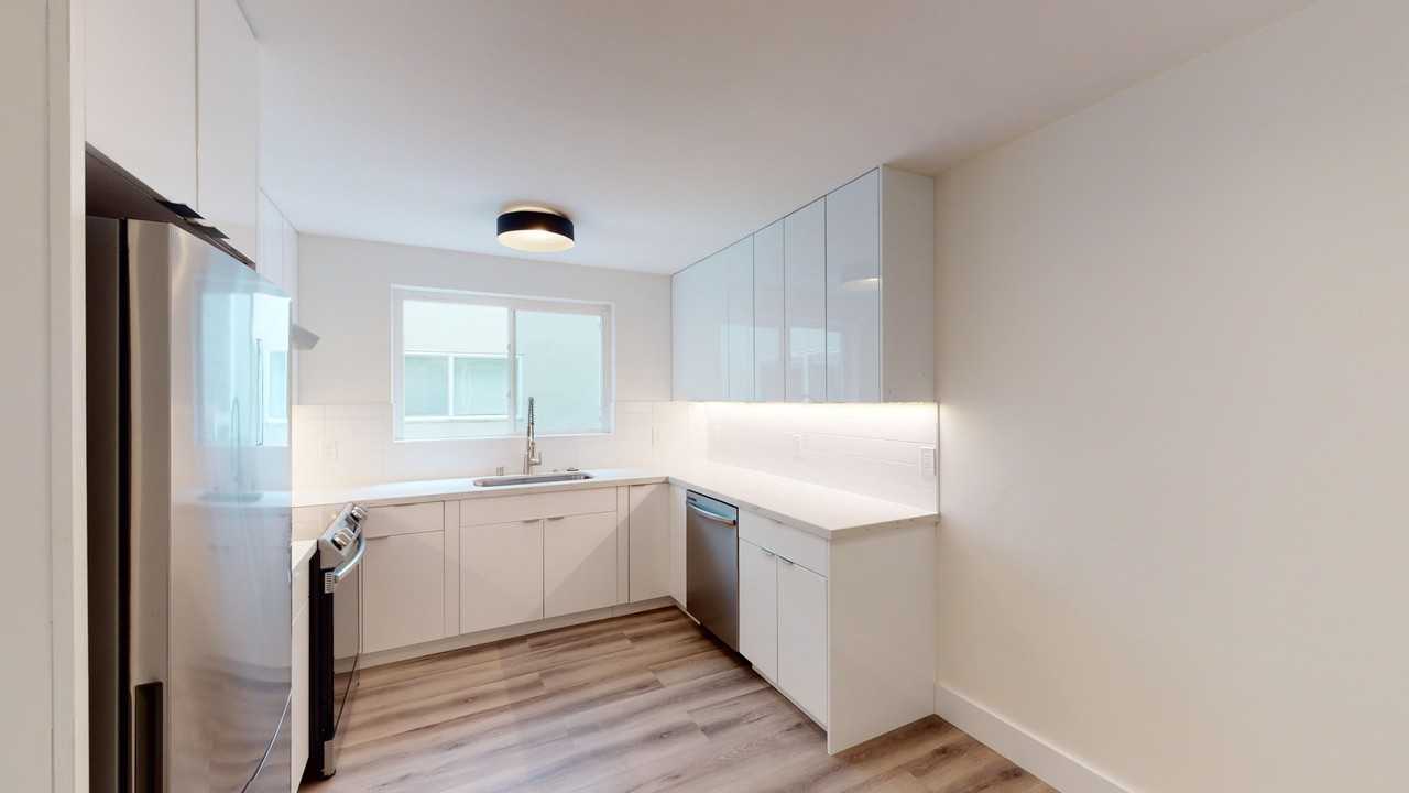 2028 Scott Street - Photo 7 of 11