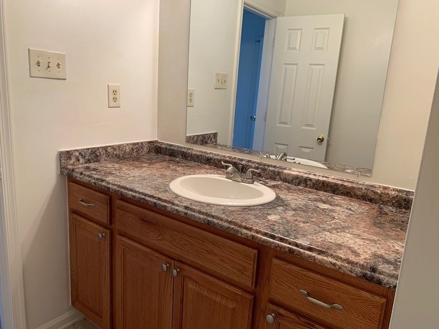 1015 West 50th Street - Photo 6 of 11