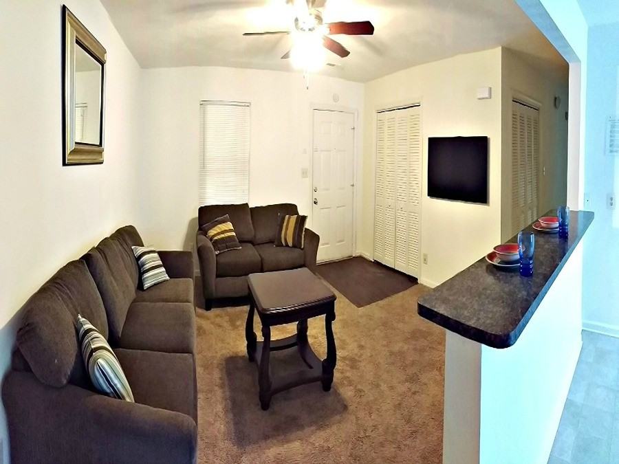 1015 West 50th Street - Photo 4 of 11