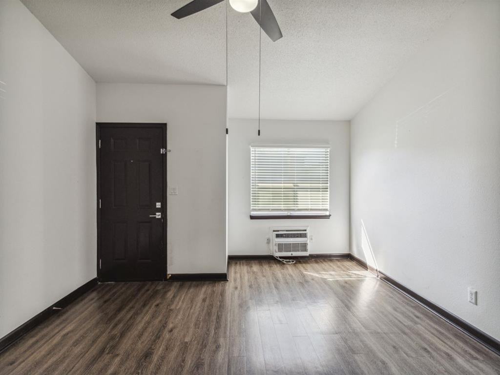 The Papillon - Photo 4 of 11