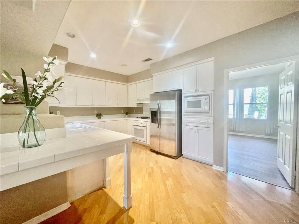 1 Burlingame - Photo 3 of 8