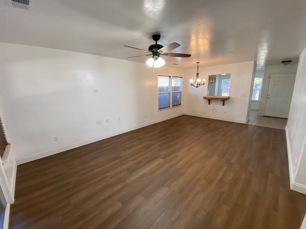 342 N D St - Photo 5 of 34