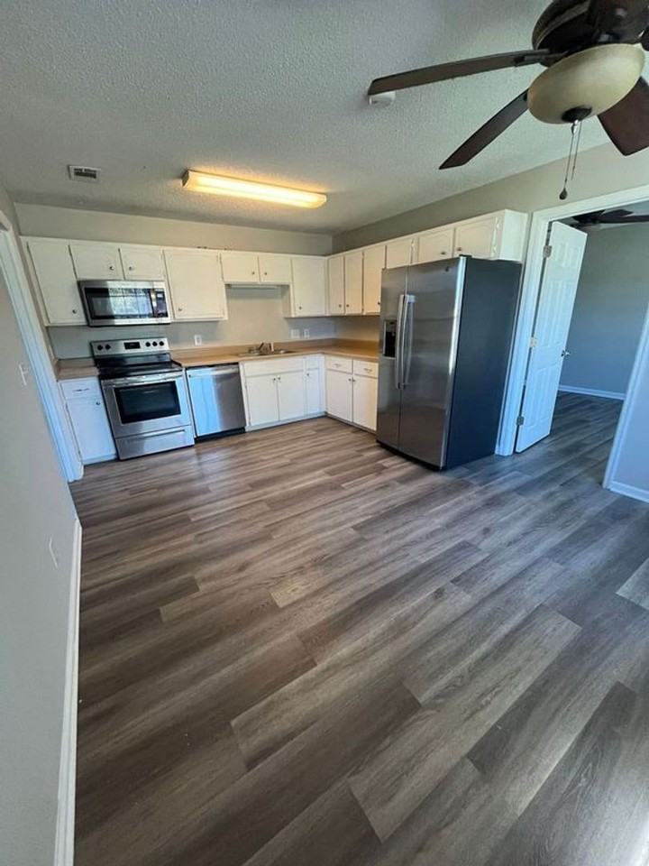 1429 Abrahms Aly - Photo 3 of 15