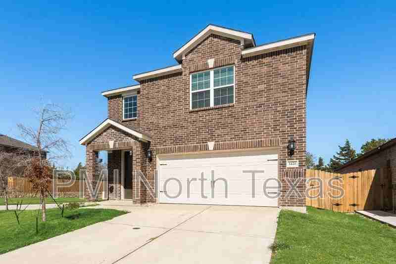 1421 Butler Ave - Photo 6 of 25