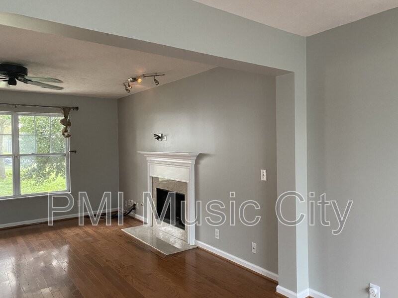 3933 Bridgeview Ln - Photo 5 of 16