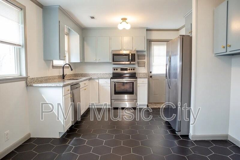 501B Fedders Dr - Photo 2 of 16